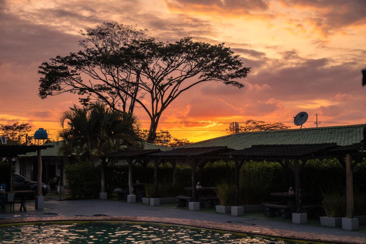 Hotel El Rancho Quepos Exterior photo