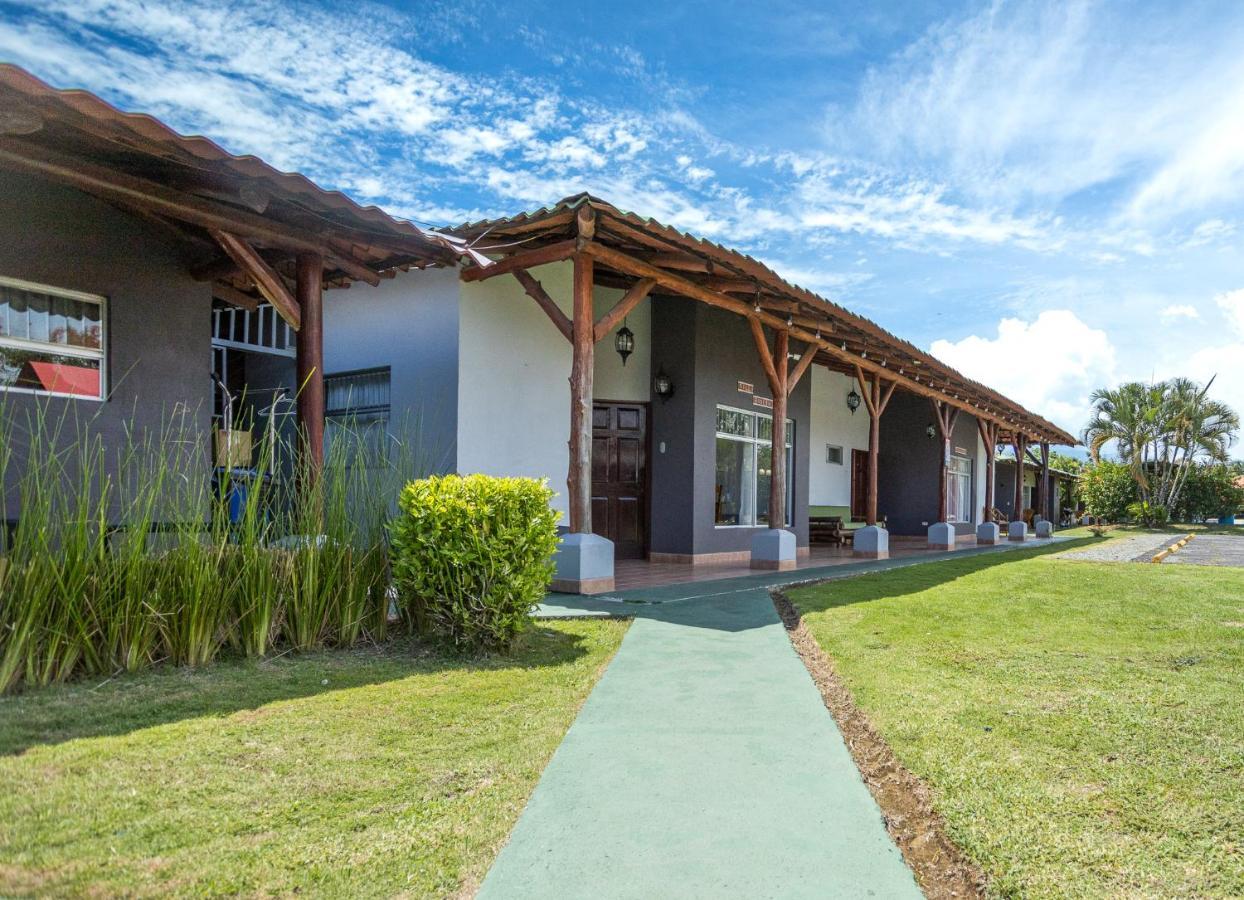 Hotel El Rancho Quepos Exterior photo