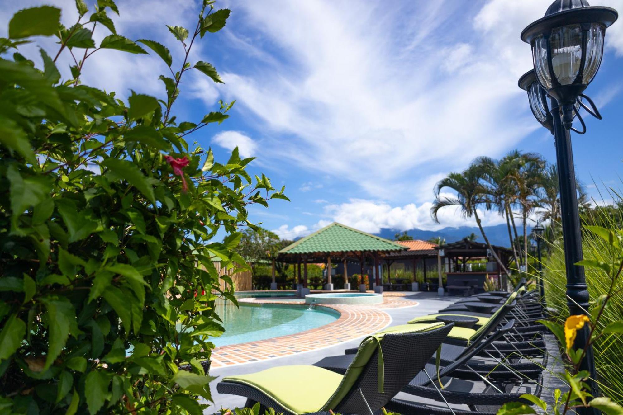 Hotel El Rancho Quepos Exterior photo